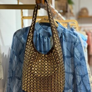 Bolso de hombro con tachuelas